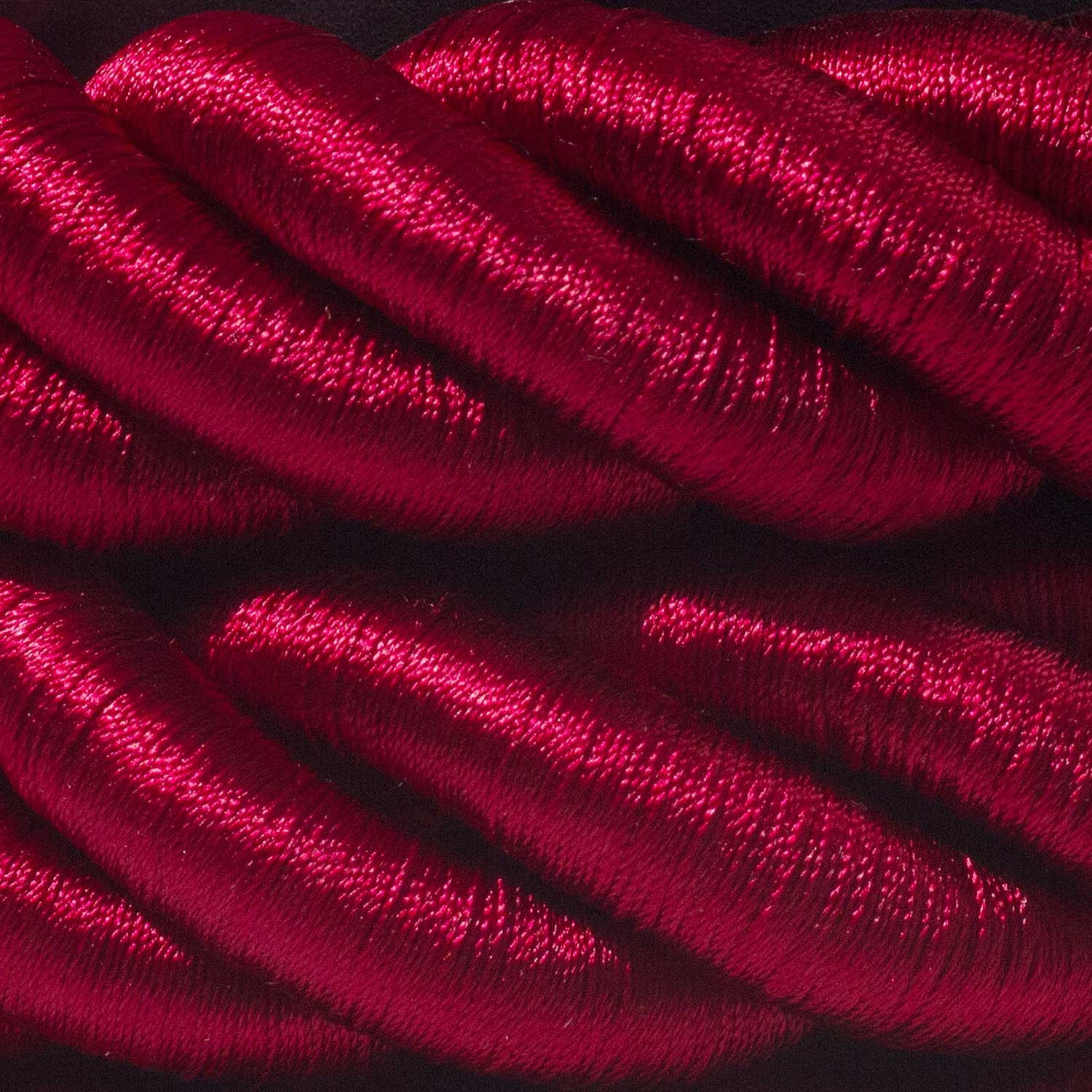 Corde 3XL, câble électrique 3x0,75. Revêtement en tissu bordeaux foncé brillant. Diamètre 30mm.