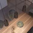 Pendelleuchte mit Textilkabel, flaschenförmigem Lampenschirm aus Keramik und Metall-Zubehör - Hergestellt in Italien