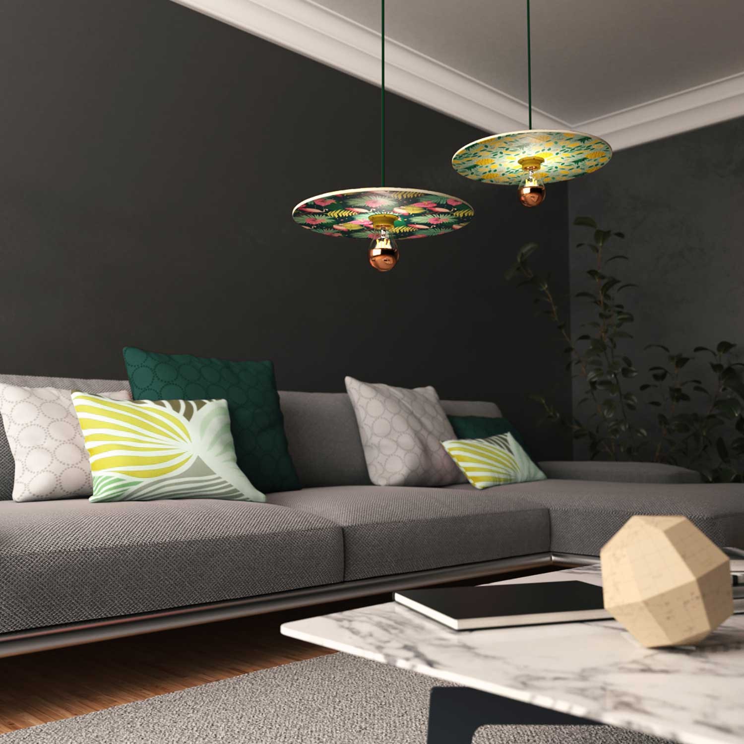 Lampada a sospensione con cavo tessile, paralume in legno UFO double-face e finiture in metallo - Made in Italy