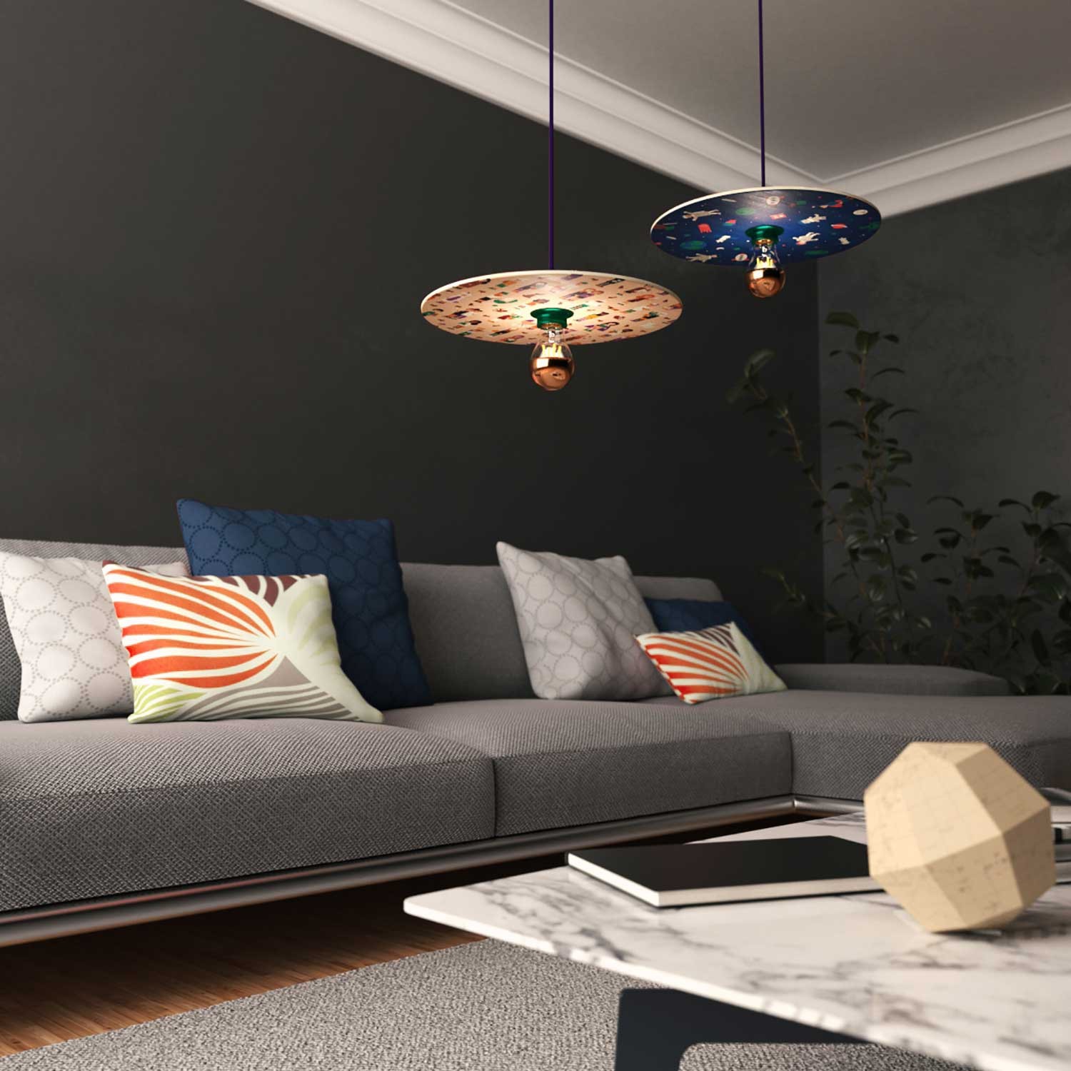 Lampada a sospensione con cavo tessile, paralume in legno UFO double-face e finiture in metallo - Made in Italy