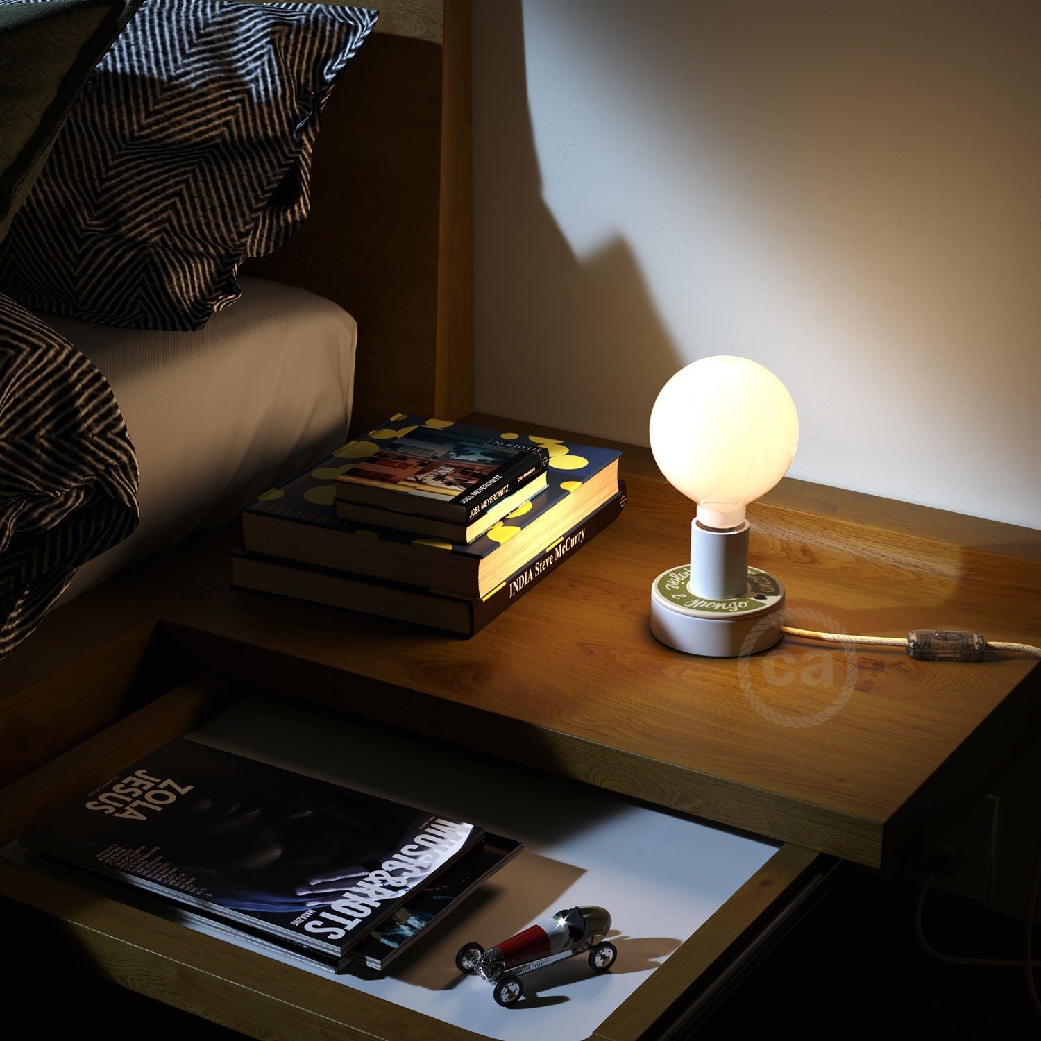 MINI-UFO-Posaluce aus Holz mit doppelseitigen PALLE DA LETTURA, komplett mit Textilkabel, Schalter und 2-poligem Stecker