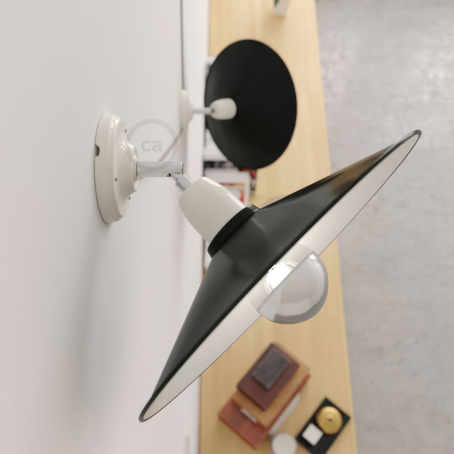 Fermaluce 90° con paralume Swing, lampada orientabile da parete o soffitto in porcellana