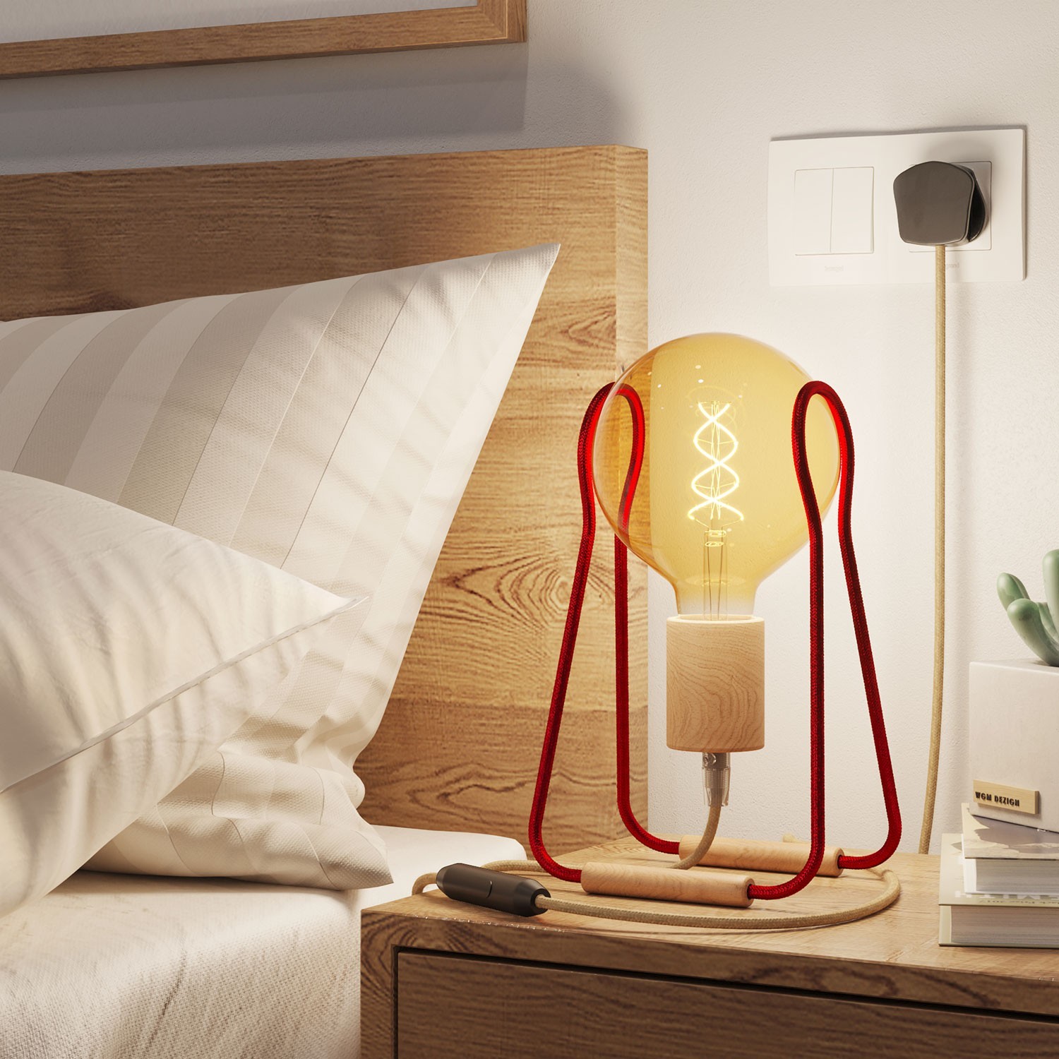 Taché Wood, Tischleuchte, komplett mit Textilkabel, Schalter und 2-poligem Stecker