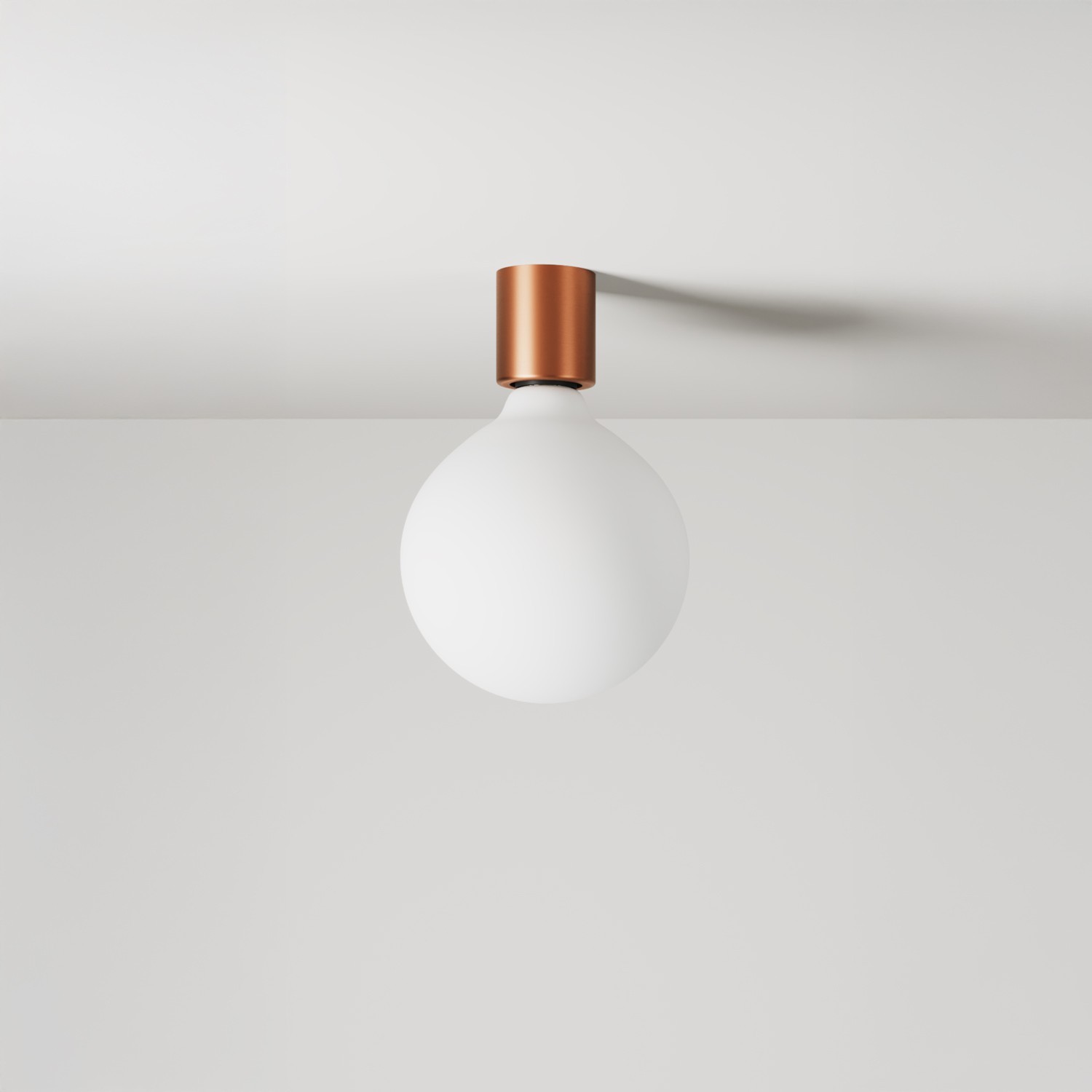 Wandleuchte aus Metall mit Globuslampe in Porzellanoptik