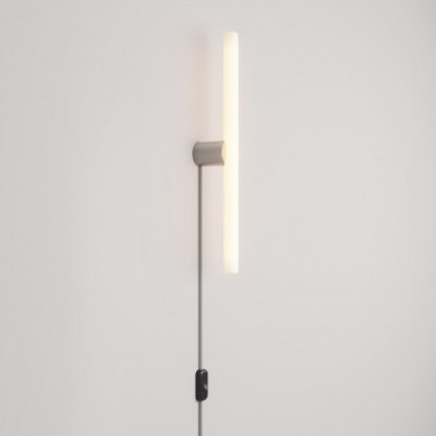 Lampe mit Stecker, Metallfinish und linearer LED S14d-Lampe