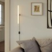 Lampe mit Stecker, Metallfinish und linearer LED S14d-Lampe