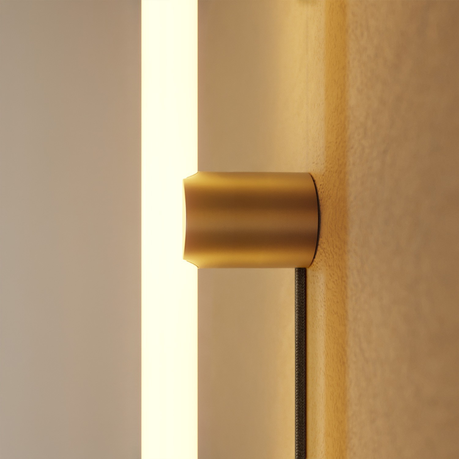 Lampe mit Stecker, Metallfinish und linearer LED S14d-Lampe