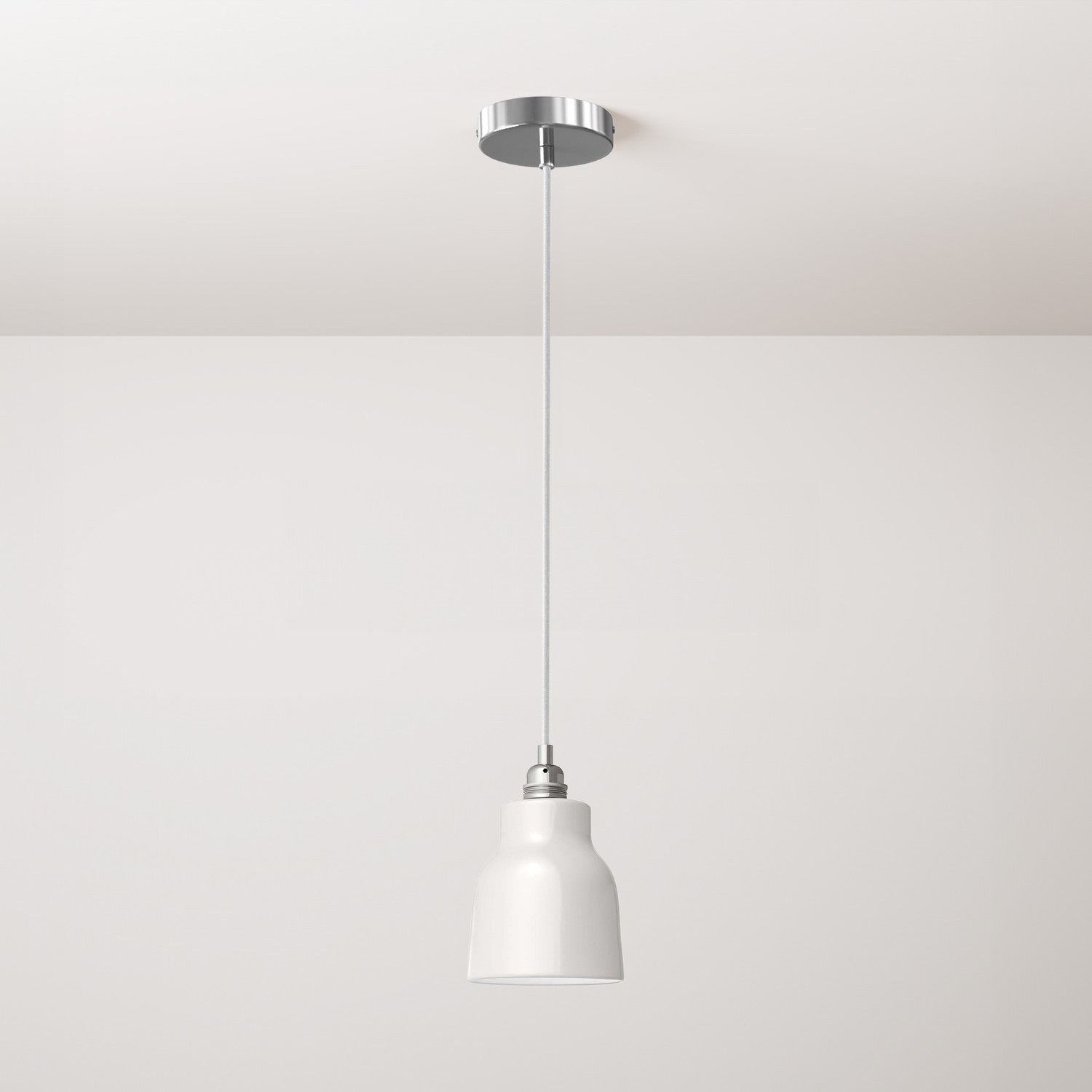 Lampada a sospensione completa di cavo tessile, paralume Vaso in ceramica e finiture in metallo - Bianco lucido