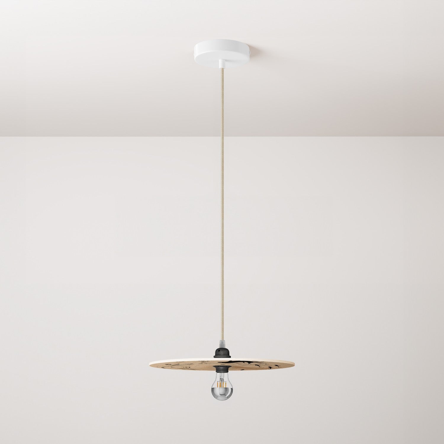 Lampada a sospensione completa di cavo tessile, paralume in legno UFO double-face e finiture in metallo - Fernando Cobelo