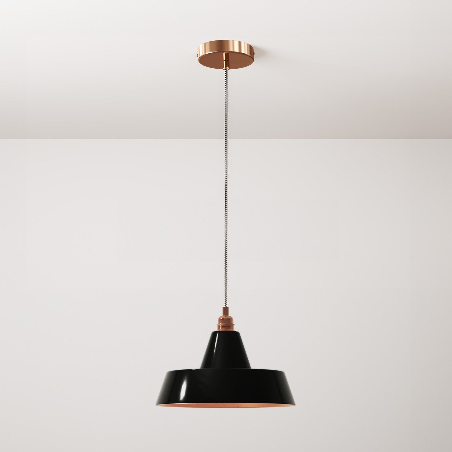 Lampada a sospensione completa di cavo tessile, paralume in ceramica Industriale e finiture in metallo - Nero