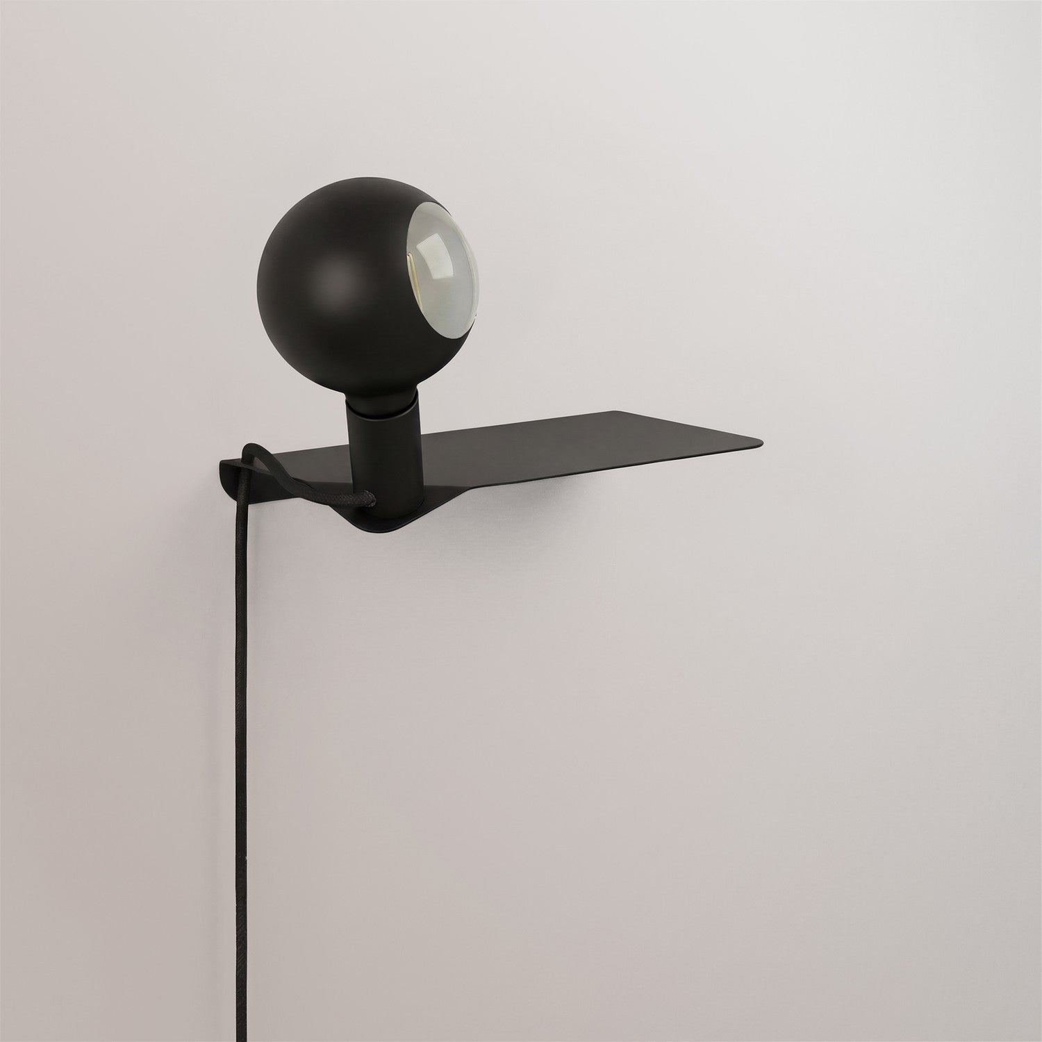 Combo Camo - Lampada con mensola e spina UK - Nero