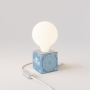 Lampada da tavolo Cubetto "Futur" con lampadina globo effetto porcellana - Futur festival