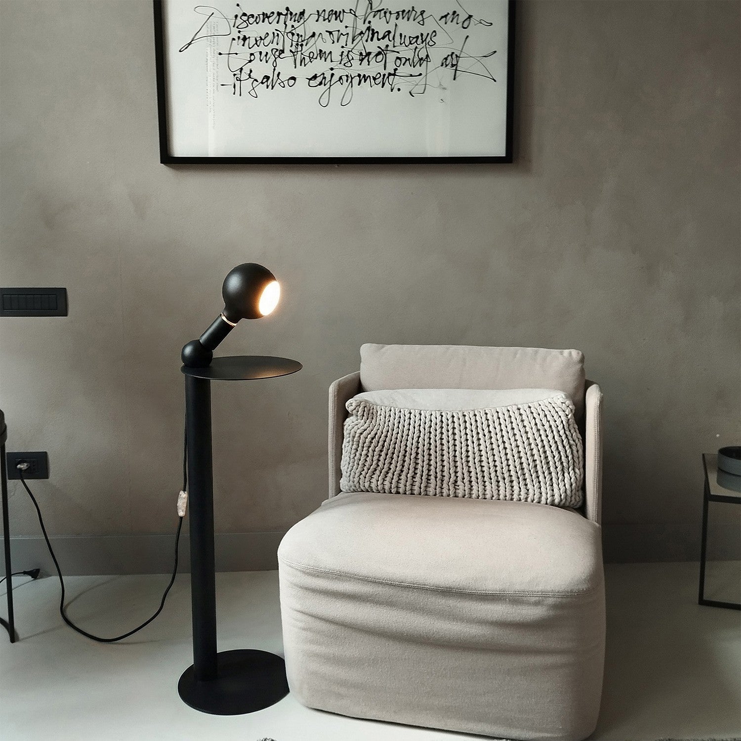 Rocco - Lampada da terra con spina UK e lampadina Camo - Nero