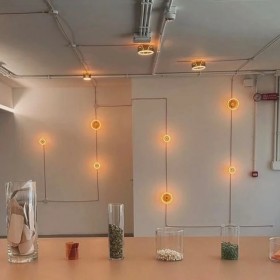Ghost-Glühbirneninstallation erhellt die Alysi-Boutique in Rom