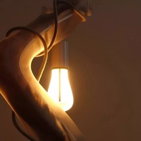 Innovation und Tradition: die Forcola-Lampe von Carlo D'Urso